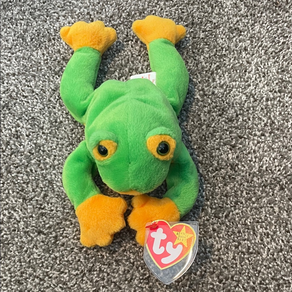 Ty Beanie Baby Frog “Smoochy” w/ PVC pellets